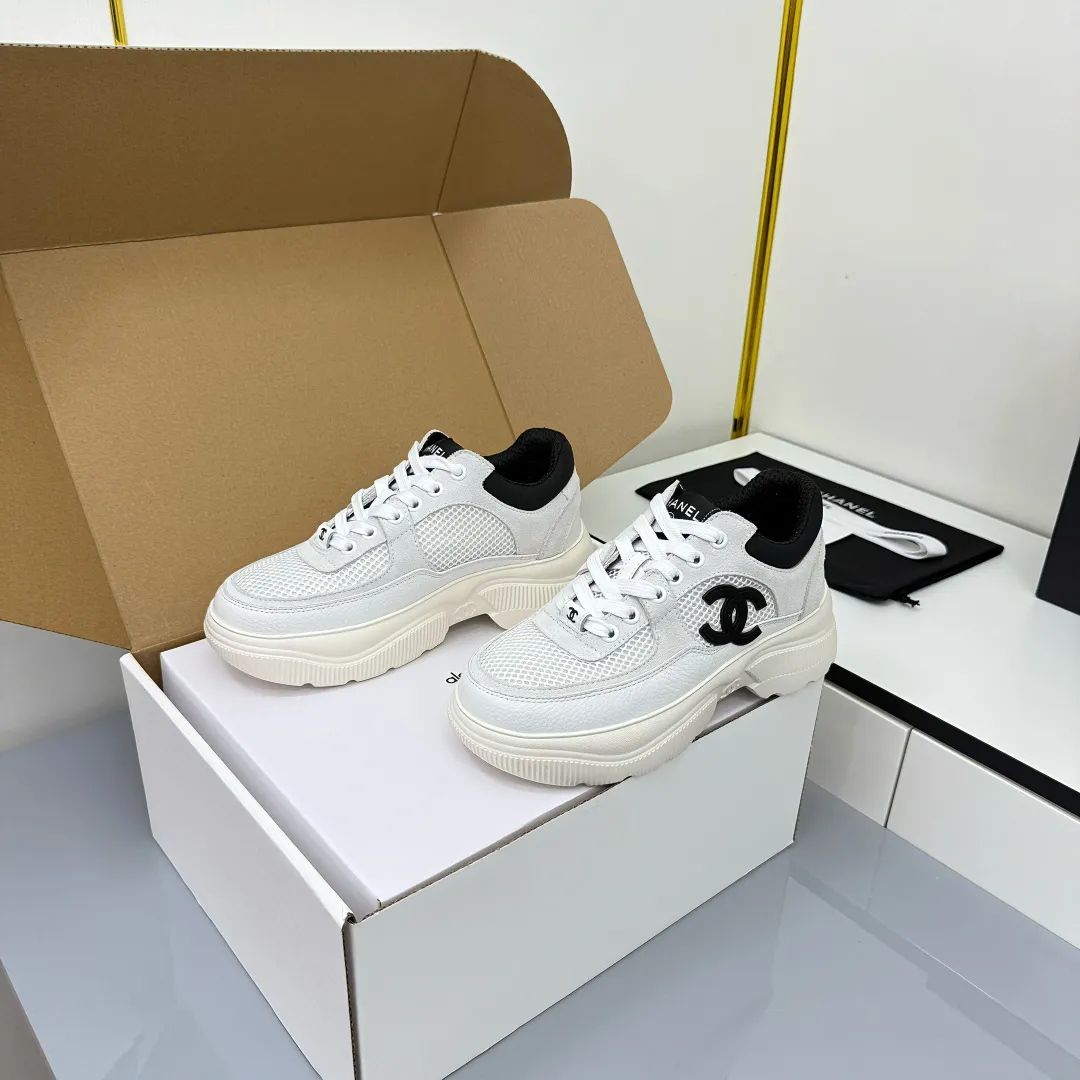 👟👟Ex-factory price 620👟👟 Chanel bread shoes ~ original calfskin panda shoes Chanel 25C latest hot style panda black and white sports shoes casual sneakers Xiaoxiang hot item classic black and white panda color coco girls must pay Fabric: original custom mixed sheepskin lining: original imported breathable mesh lining outsole: Original molded rubber + TPU combination Size: Women's 35-41